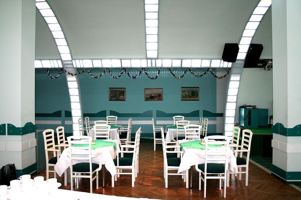 Cosmos Hotel キシナウ エクステリア 写真