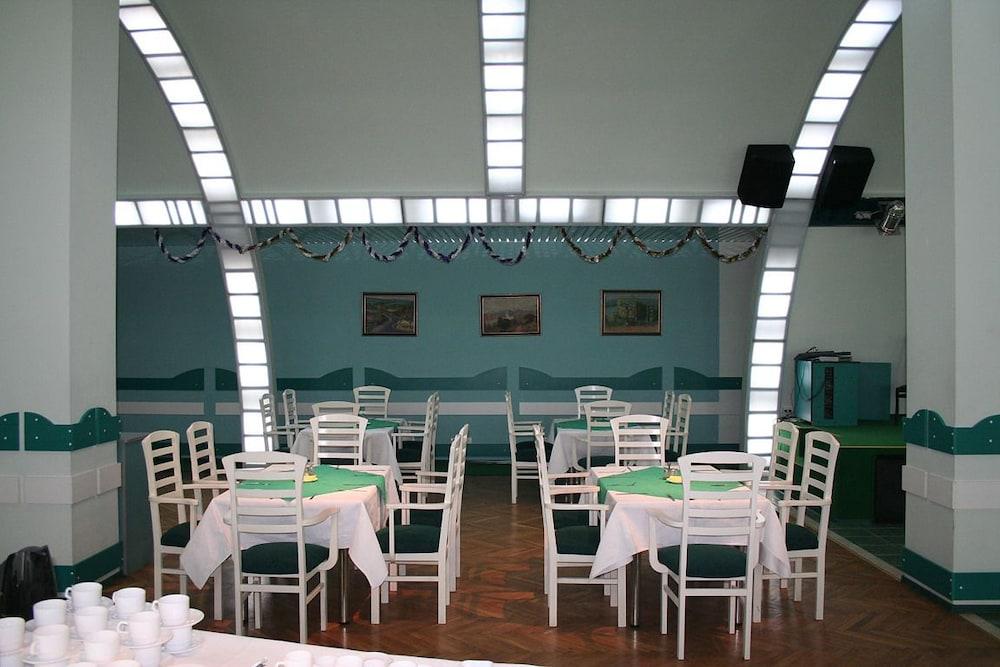 Cosmos Hotel キシナウ エクステリア 写真