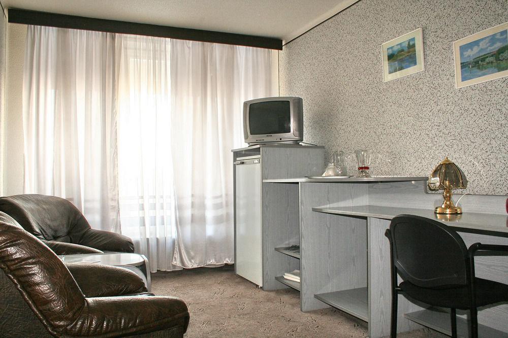 Cosmos Hotel キシナウ エクステリア 写真