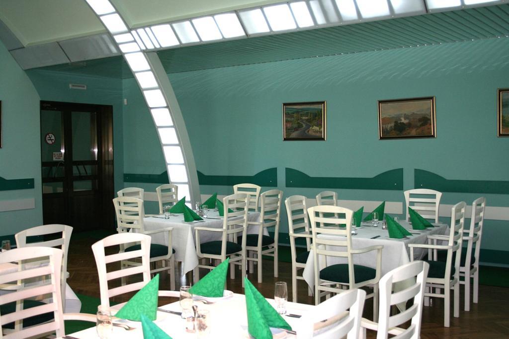 Cosmos Hotel キシナウ エクステリア 写真