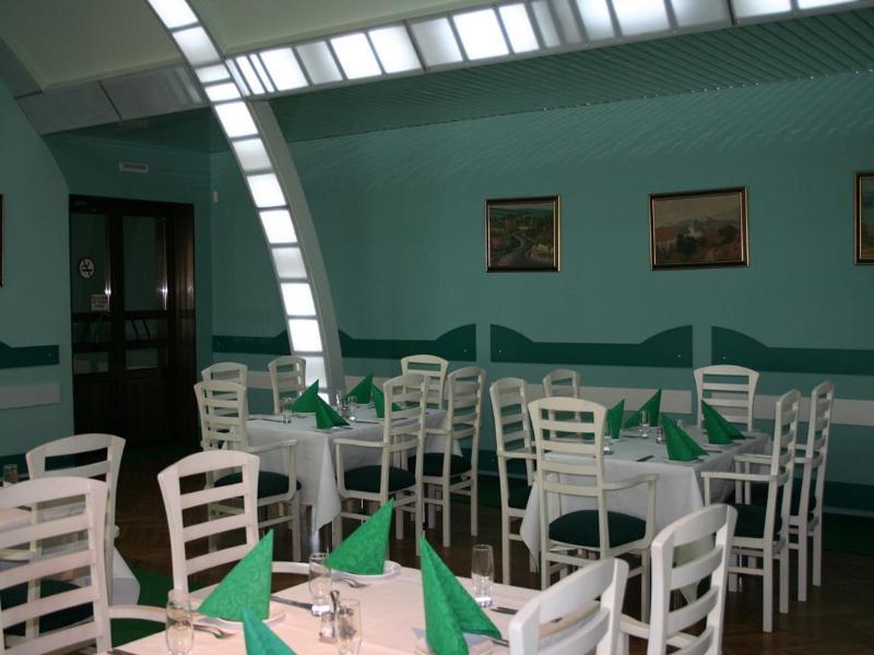 Cosmos Hotel キシナウ エクステリア 写真