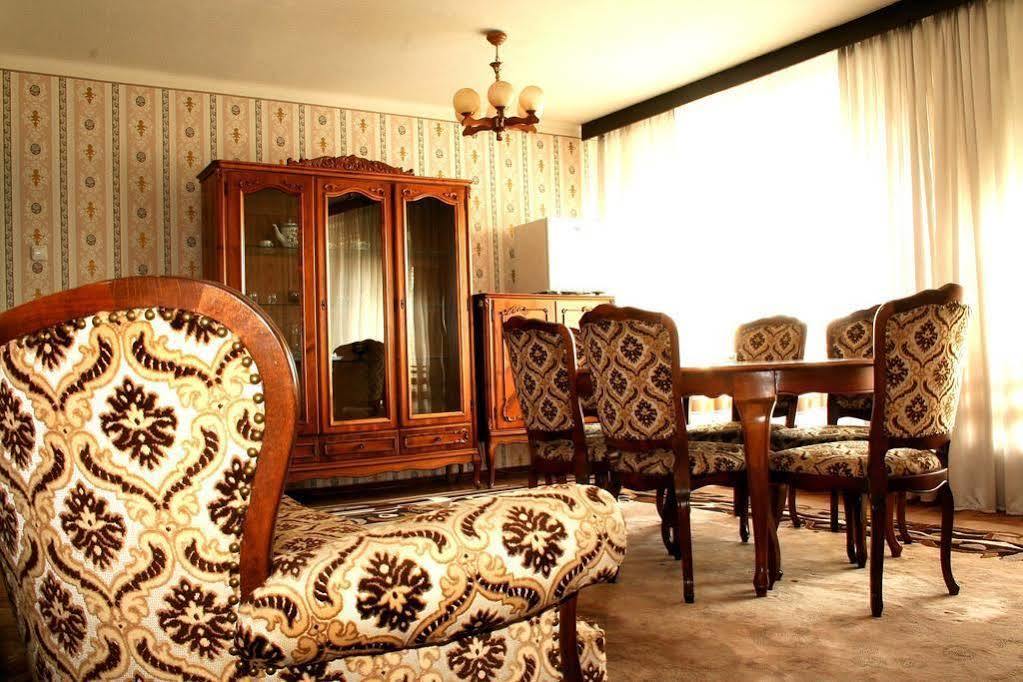 Cosmos Hotel キシナウ エクステリア 写真